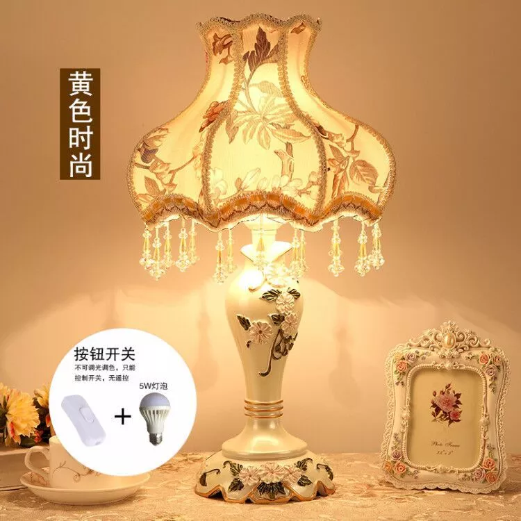 European-style table lamp bedroom bedside lamp creative modern minimalist resin hotel project wedding table lamp