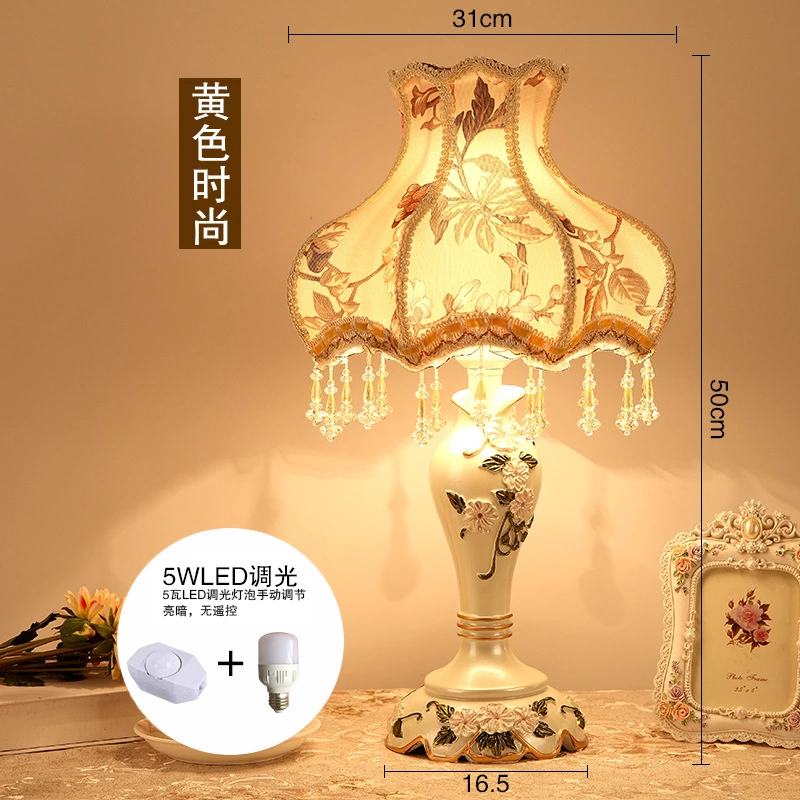 European-style table lamp bedroom bedside lamp creative modern minimalist resin hotel project wedding table lamp