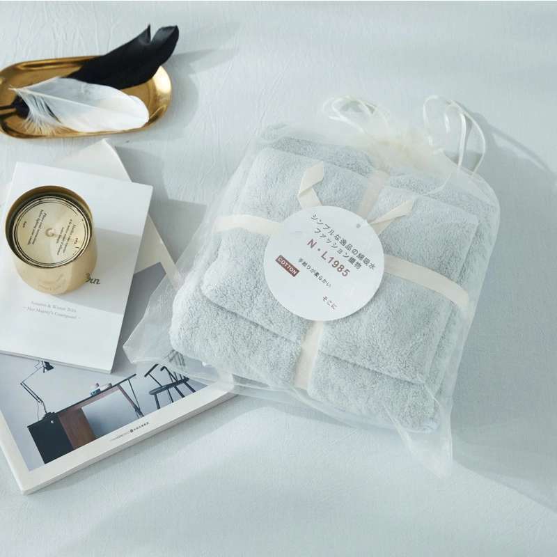 The new Korean version of the velvet absorbent velvet beach towel is soft and does not shed hair and does not fade.
