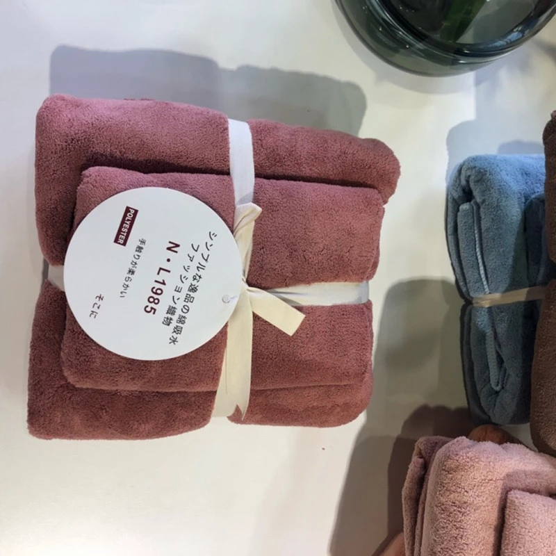 The new Korean version of the velvet absorbent velvet beach towel is soft and does not shed hair and does not fade.