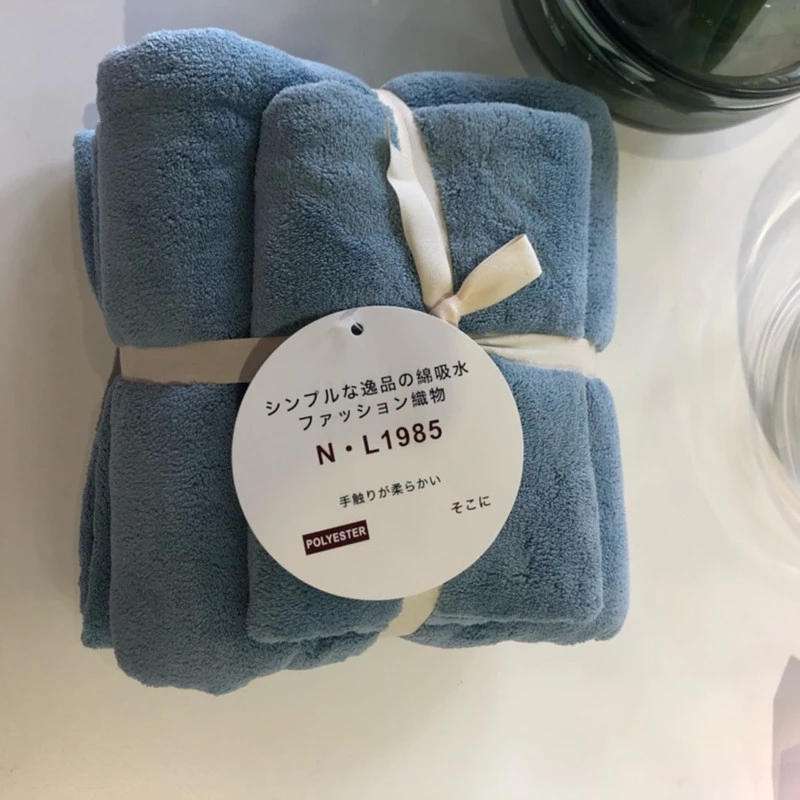 The new Korean version of the velvet absorbent velvet beach towel is soft and does not shed hair and does not fade.