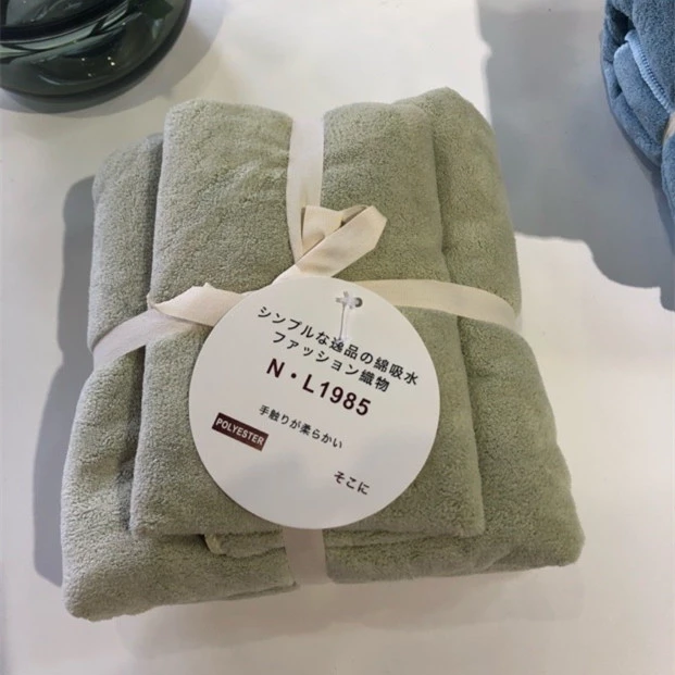 The new Korean version of the velvet absorbent velvet beach towel is soft and does not shed hair and does not fade.