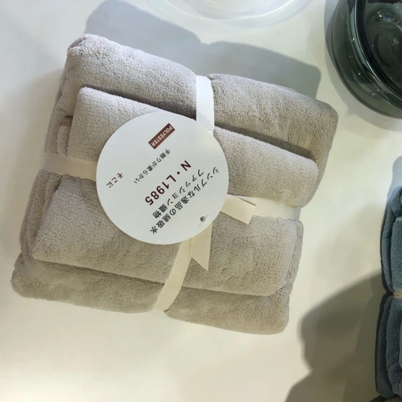 The new Korean version of the velvet absorbent velvet beach towel is soft and does not shed hair and does not fade.