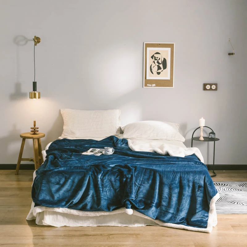 Double-layer thickened lamb velvet blanket double flannel blanket sofa blanket coral velvet blanket multi-function quilt blanket