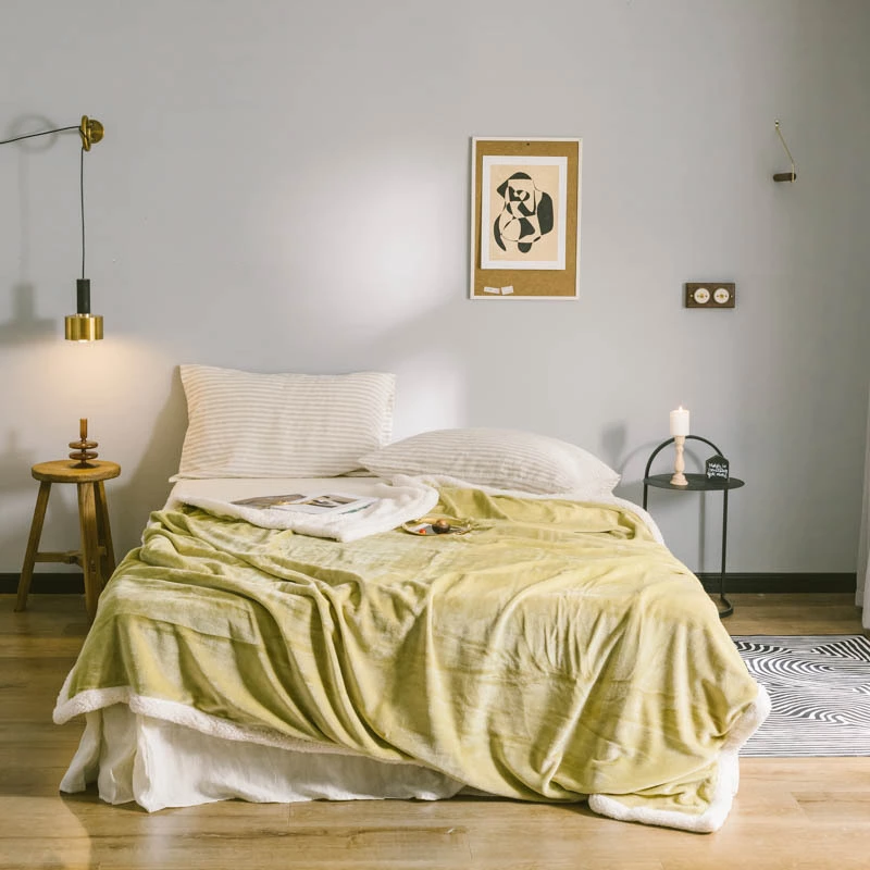 Double-layer thickened lamb velvet blanket double flannel blanket sofa blanket coral velvet blanket multi-function quilt blanket