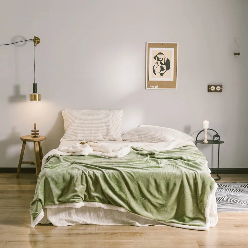 Double-layer thickened lamb velvet blanket double flannel blanket sofa blanket coral velvet blanket multi-function quilt blanket