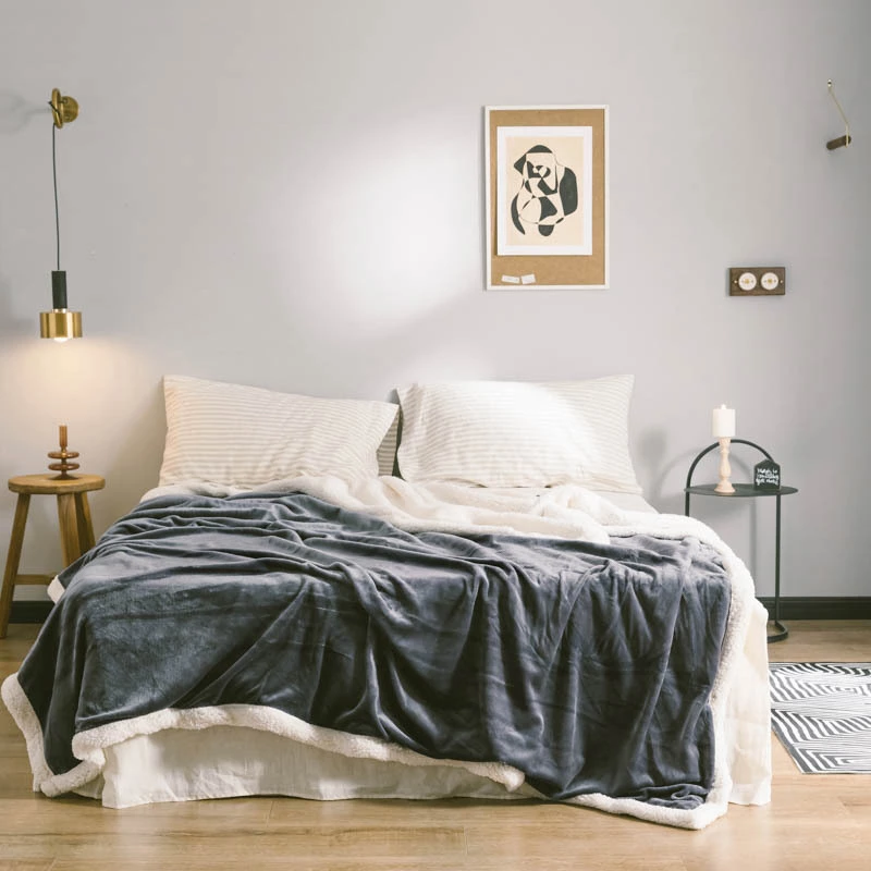 Double-layer thickened lamb velvet blanket double flannel blanket sofa blanket coral velvet blanket multi-function quilt blanket